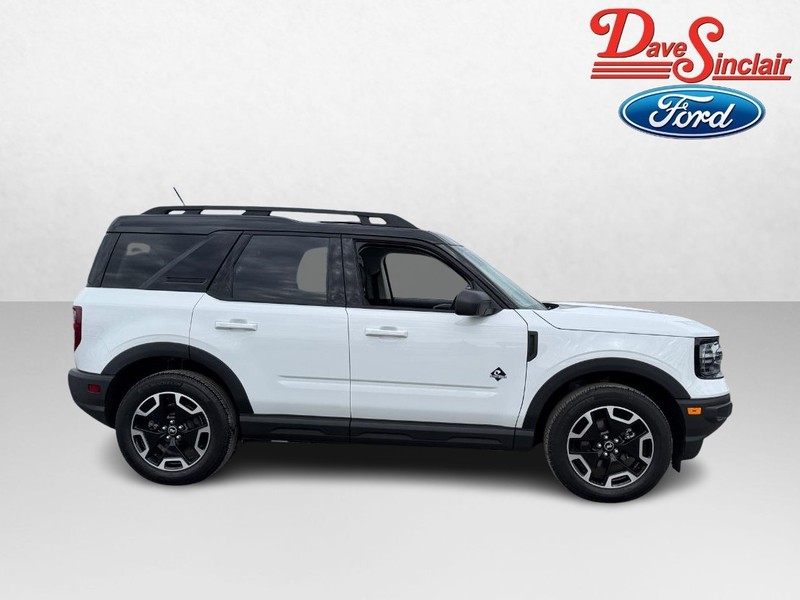 Ford Bronco Sport Vehicle Full-screen Gallery Image 05
