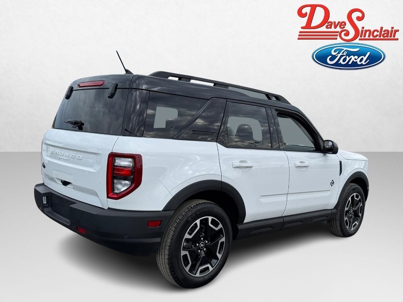 Ford Bronco Sport Vehicle Full-screen Gallery Image 07