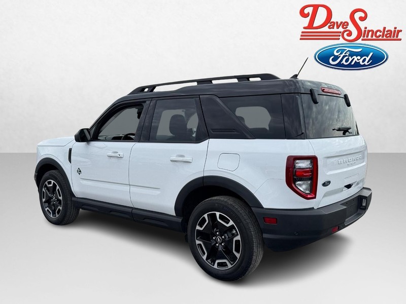 Ford Bronco Sport Vehicle Full-screen Gallery Image 09