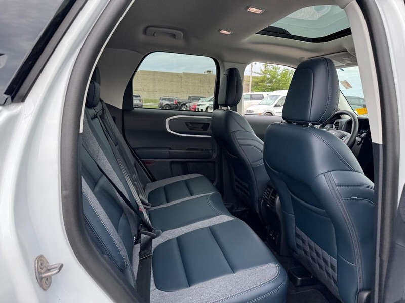 Ford Bronco Sport Vehicle Full-screen Gallery Image 14