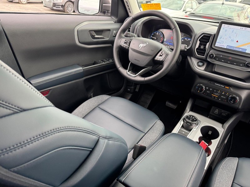 Ford Bronco Sport Vehicle Full-screen Gallery Image 15