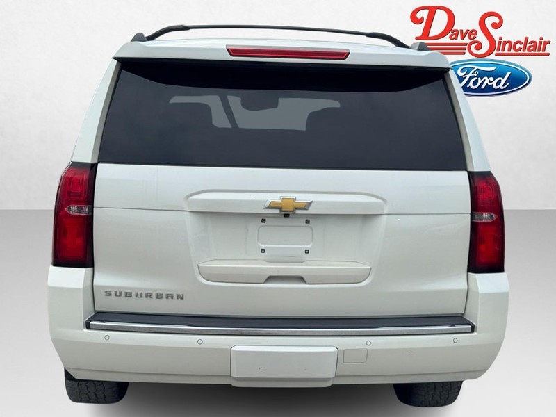 Chevrolet Suburban Vehicle Full-screen Gallery Image 08