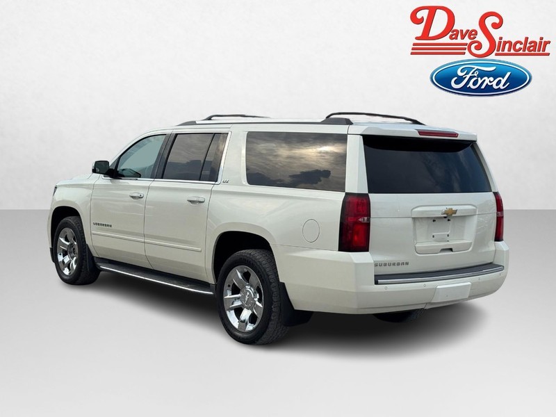 Chevrolet Suburban Vehicle Full-screen Gallery Image 09