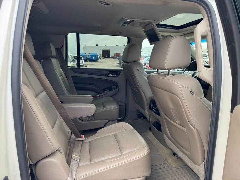 Chevrolet Suburban Vehicle Full-screen Gallery Image 13