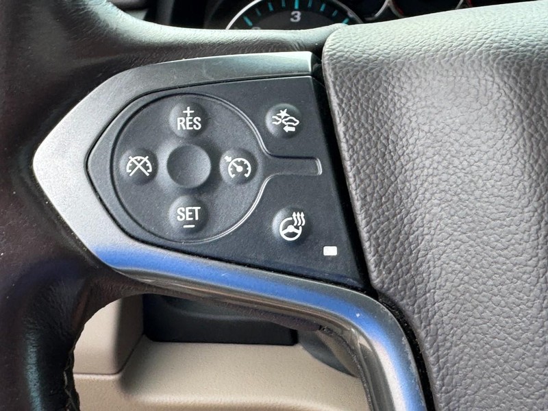 Chevrolet Suburban Vehicle Full-screen Gallery Image 20