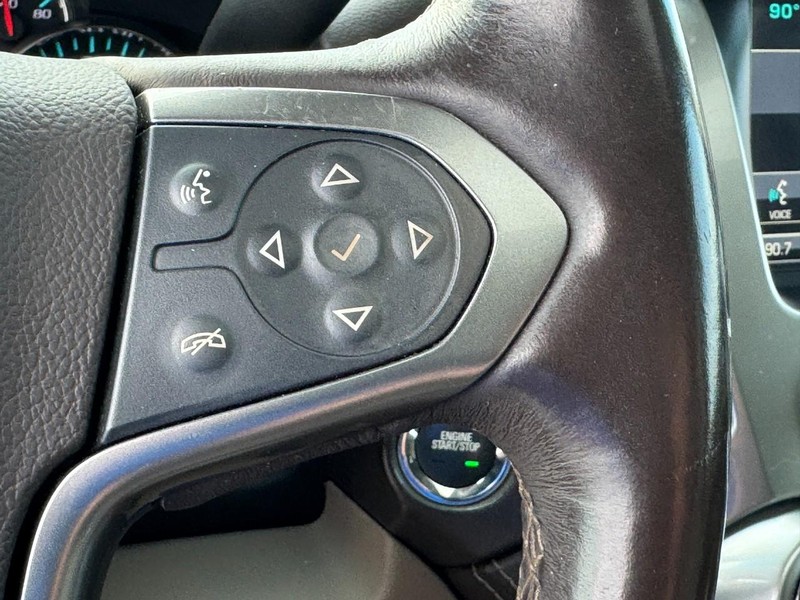 Chevrolet Suburban Vehicle Full-screen Gallery Image 21