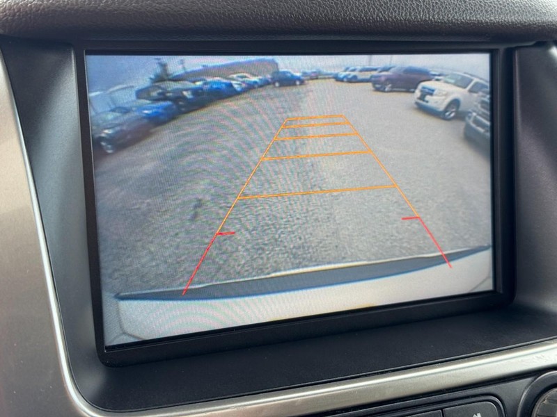 Chevrolet Suburban Vehicle Full-screen Gallery Image 22