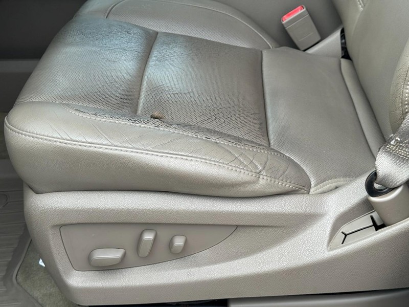 Chevrolet Suburban Vehicle Full-screen Gallery Image 28