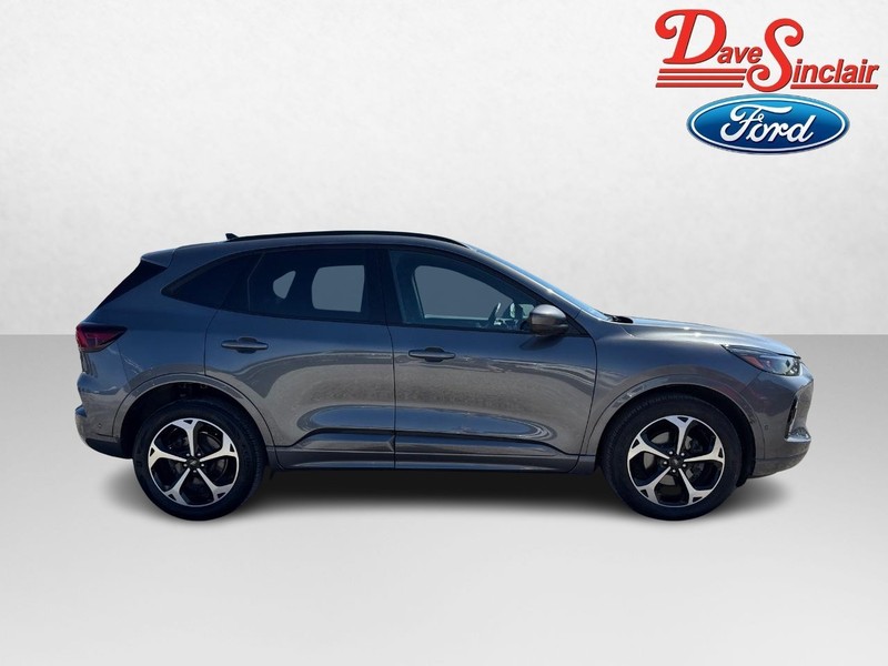 Ford Escape Vehicle Full-screen Gallery Image 05