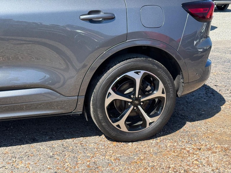 Ford Escape Vehicle Full-screen Gallery Image 11