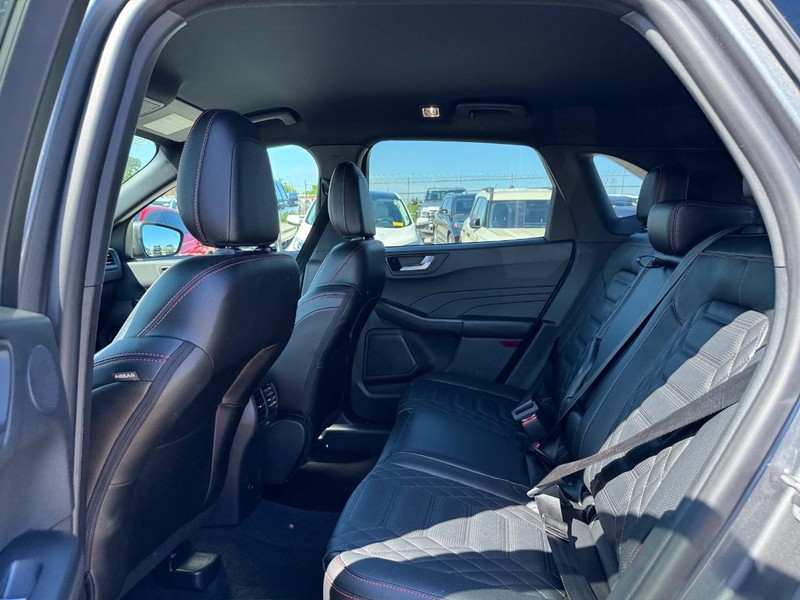 Ford Escape Vehicle Full-screen Gallery Image 12