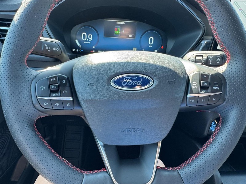 Ford Escape Vehicle Full-screen Gallery Image 20