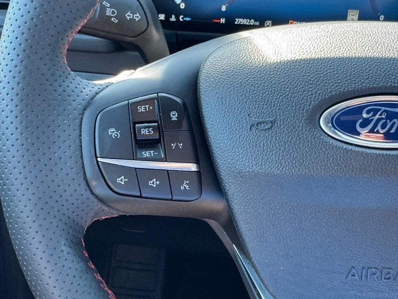 Ford Escape Vehicle Full-screen Gallery Image 21