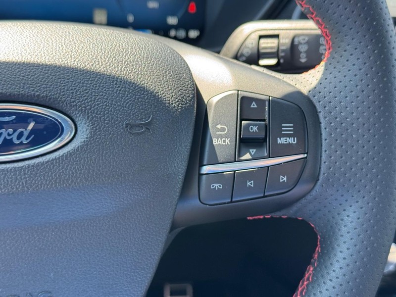 Ford Escape Vehicle Full-screen Gallery Image 22