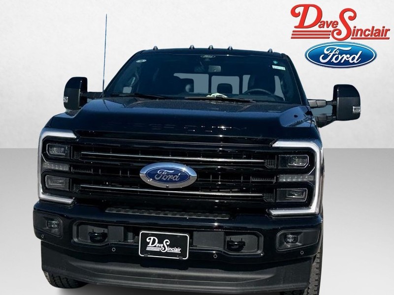 Ford Super Duty F-250 SRW Vehicle Full-screen Gallery Image 02