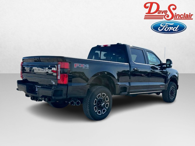 Ford Super Duty F-250 SRW Vehicle Full-screen Gallery Image 07
