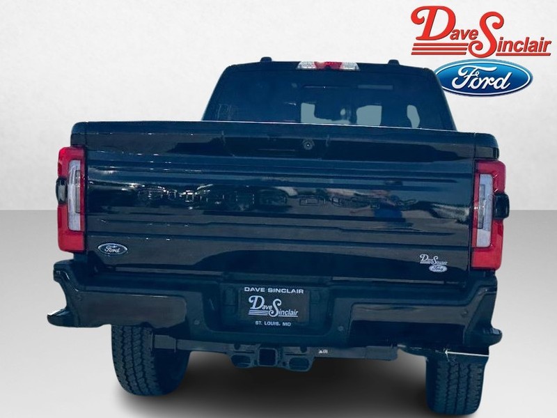 Ford Super Duty F-250 SRW Vehicle Full-screen Gallery Image 08