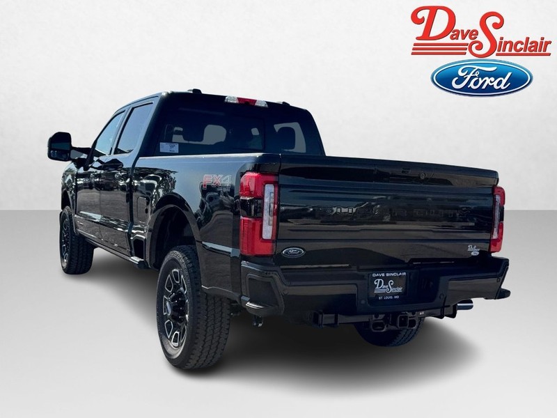Ford Super Duty F-250 SRW Vehicle Full-screen Gallery Image 09