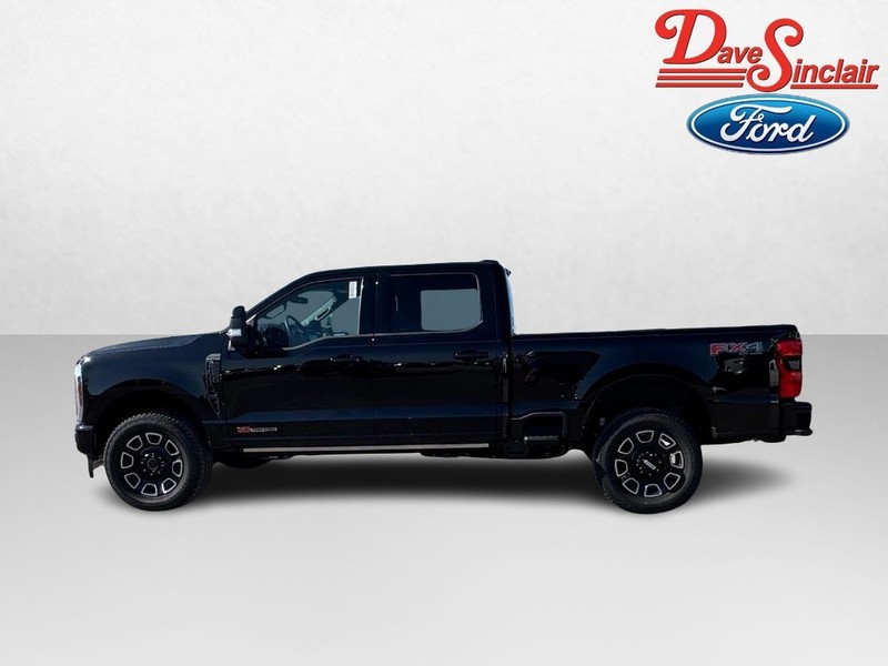 Ford Super Duty F-250 SRW Vehicle Full-screen Gallery Image 10