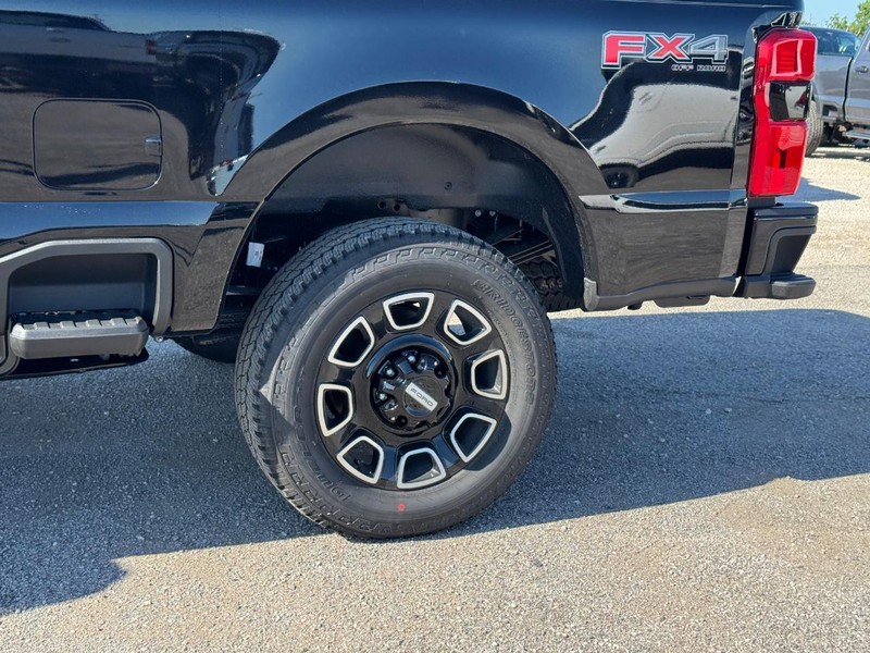 Ford Super Duty F-250 SRW Vehicle Full-screen Gallery Image 11