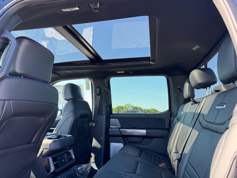 Ford Super Duty F-250 SRW Vehicle Full-screen Gallery Image 13