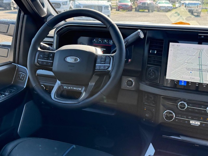 Ford Super Duty F-250 SRW Vehicle Full-screen Gallery Image 16