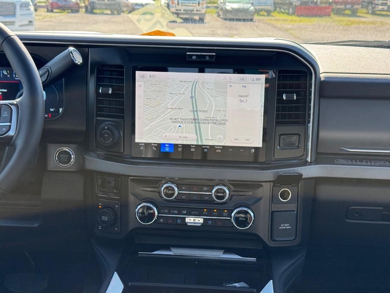 Ford Super Duty F-250 SRW Vehicle Full-screen Gallery Image 17