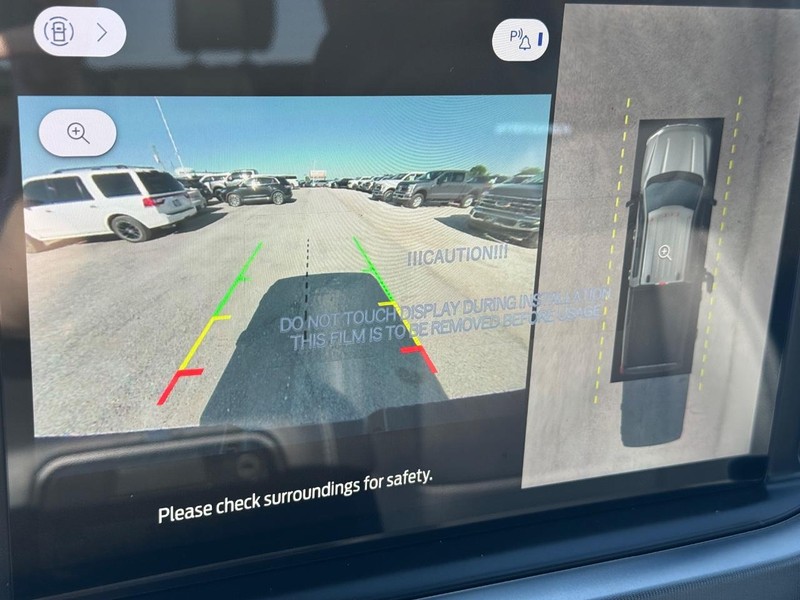 Ford Super Duty F-250 SRW Vehicle Full-screen Gallery Image 26