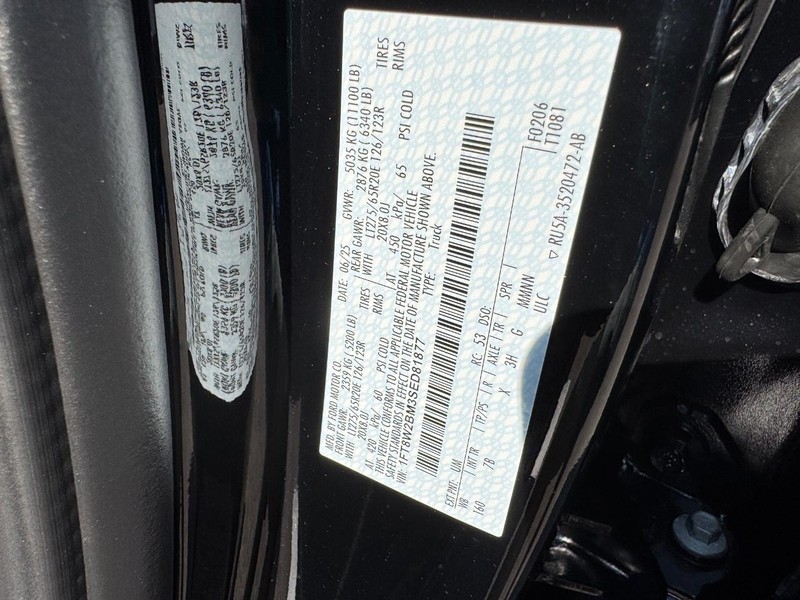 Ford Super Duty F-250 SRW Vehicle Full-screen Gallery Image 27