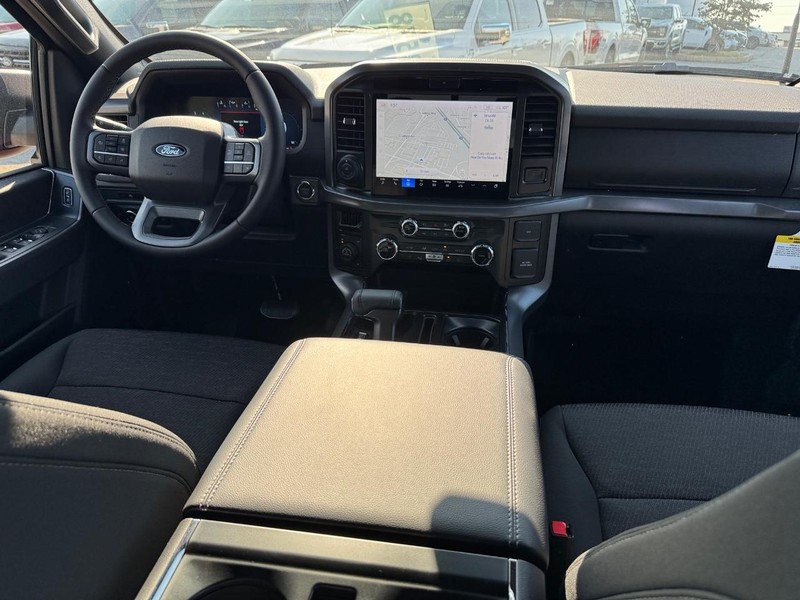 Ford F-150 Vehicle Full-screen Gallery Image 14