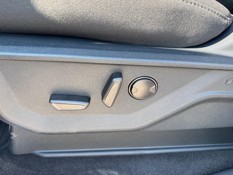 Ford F-150 Vehicle Full-screen Gallery Image 18