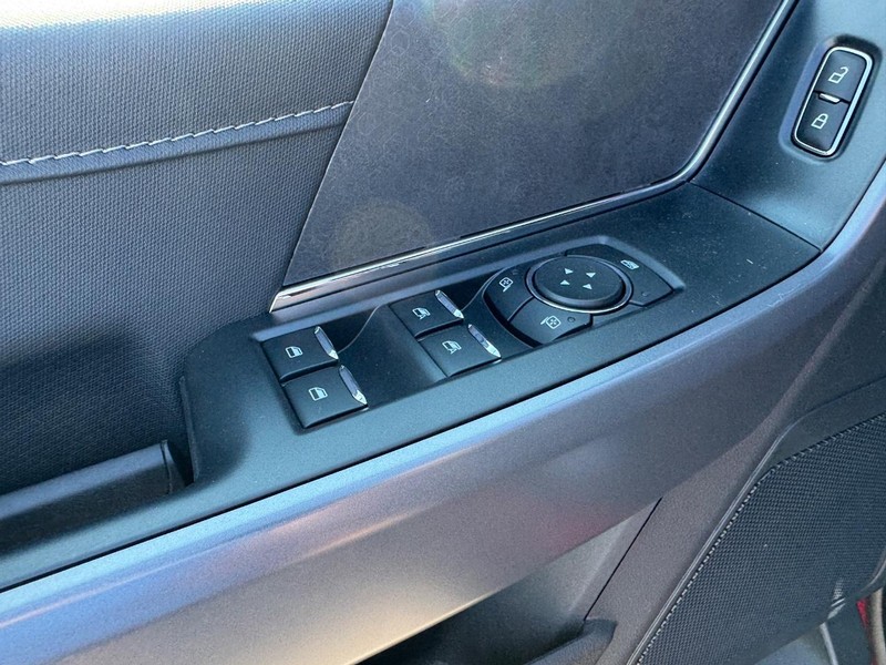 Ford F-150 Vehicle Full-screen Gallery Image 19