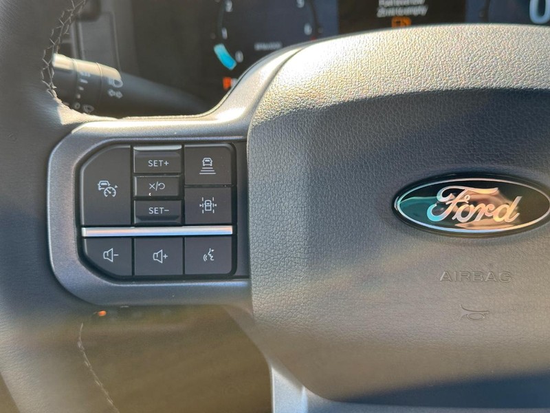 Ford F-150 Vehicle Full-screen Gallery Image 21