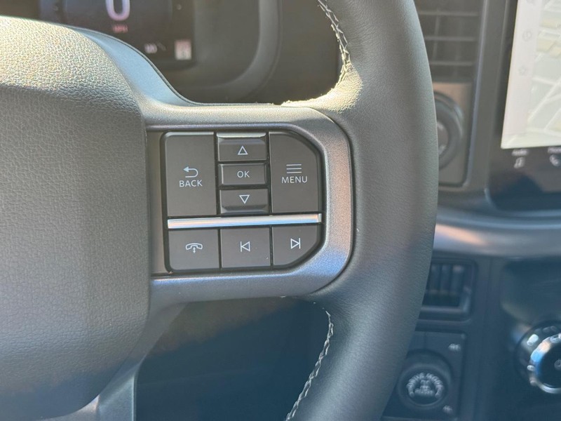 Ford F-150 Vehicle Full-screen Gallery Image 22