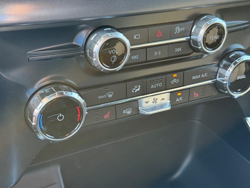 Ford F-150 Vehicle Full-screen Gallery Image 24