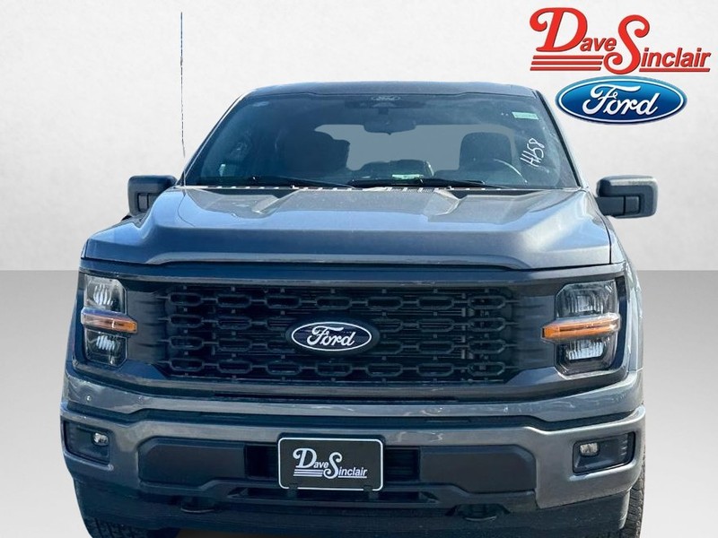 Ford F-150 Vehicle Full-screen Gallery Image 02