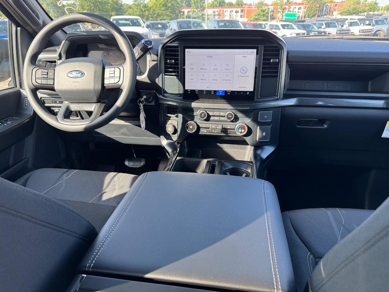 Ford F-150 Vehicle Full-screen Gallery Image 14