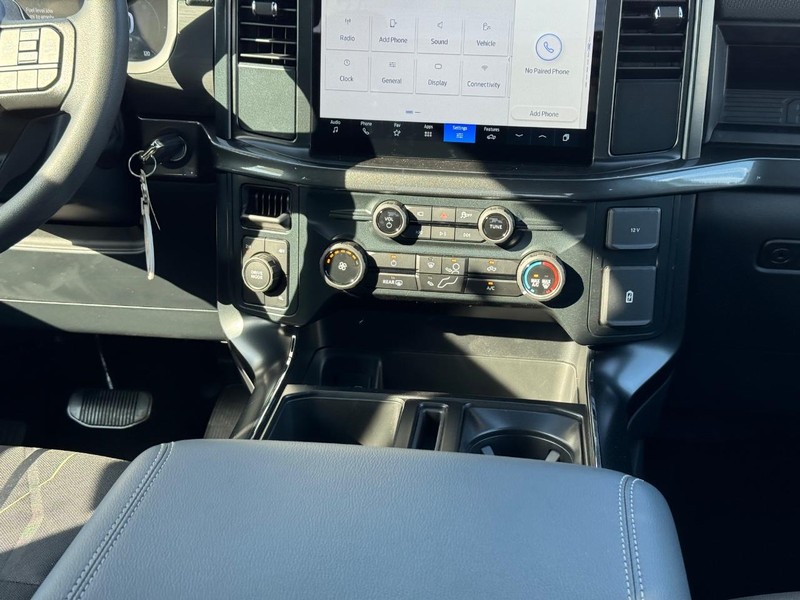 Ford F-150 Vehicle Full-screen Gallery Image 17