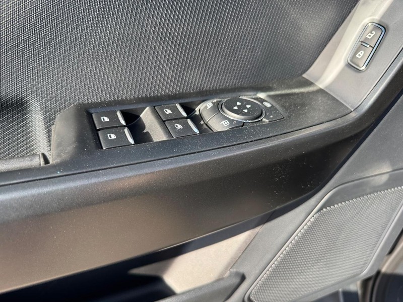 Ford F-150 Vehicle Full-screen Gallery Image 19
