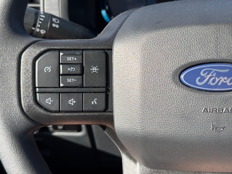 Ford F-150 Vehicle Full-screen Gallery Image 21