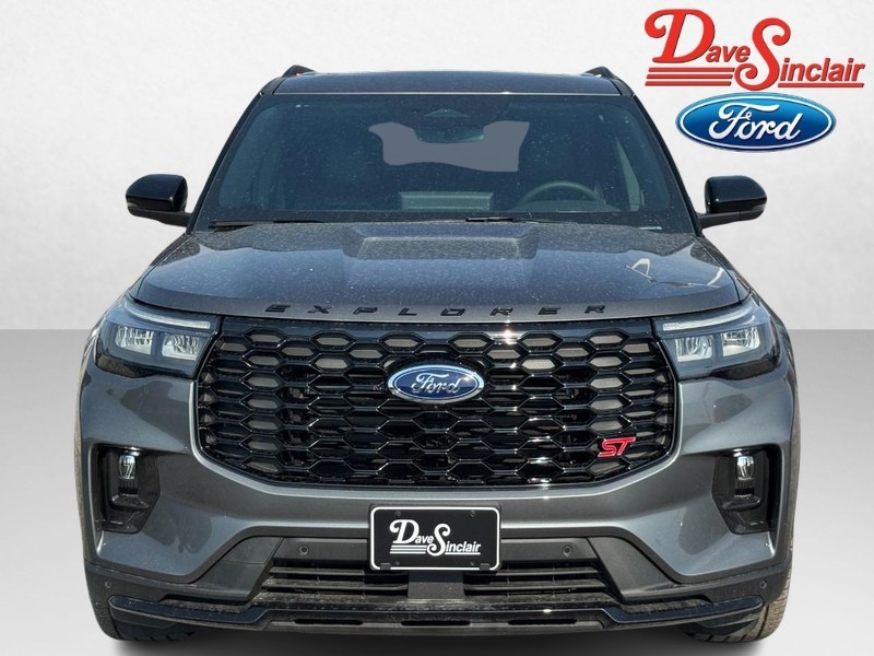 Ford Explorer Vehicle Full-screen Gallery Image 02