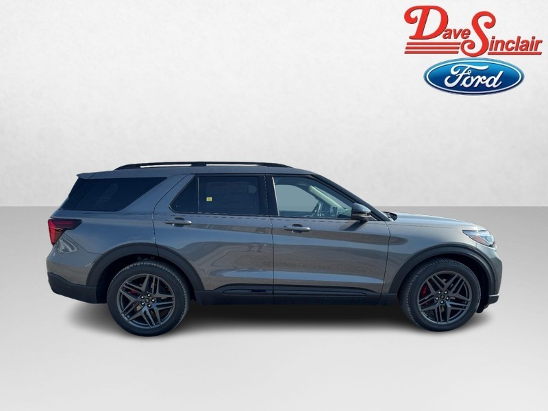 Ford Explorer Vehicle Full-screen Gallery Image 05