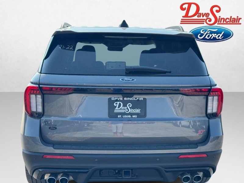 Ford Explorer Vehicle Full-screen Gallery Image 08