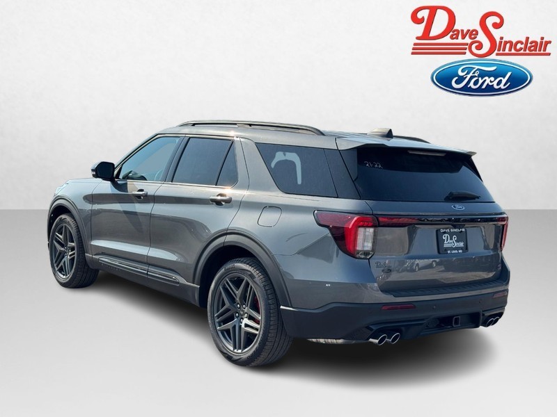 Ford Explorer Vehicle Full-screen Gallery Image 09