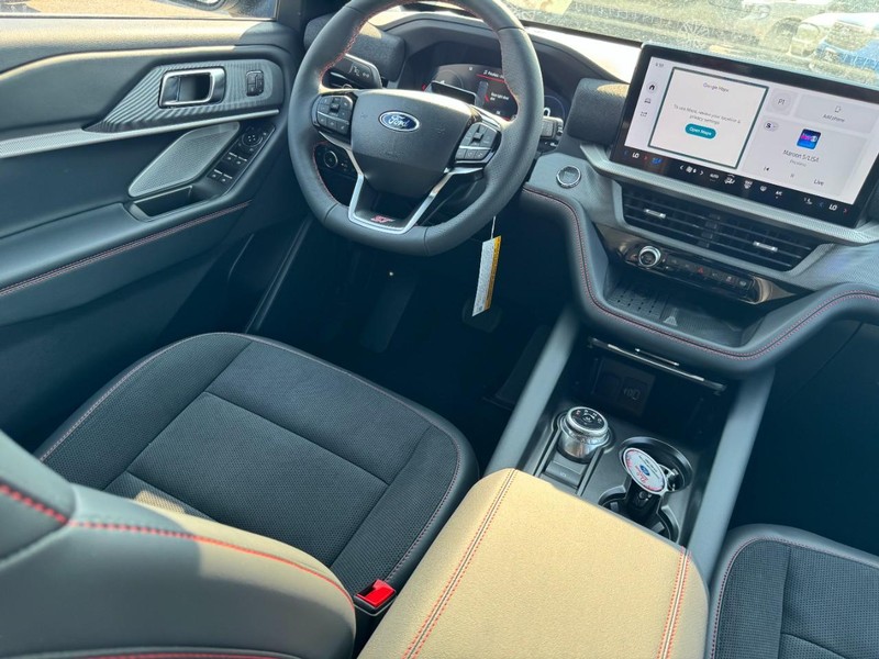 Ford Explorer Vehicle Full-screen Gallery Image 14