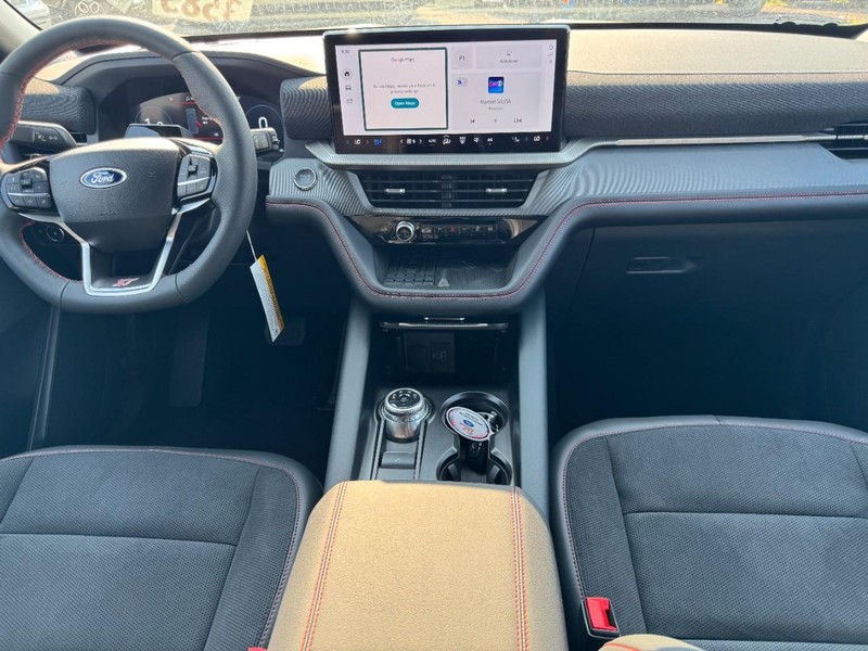 Ford Explorer Vehicle Full-screen Gallery Image 15