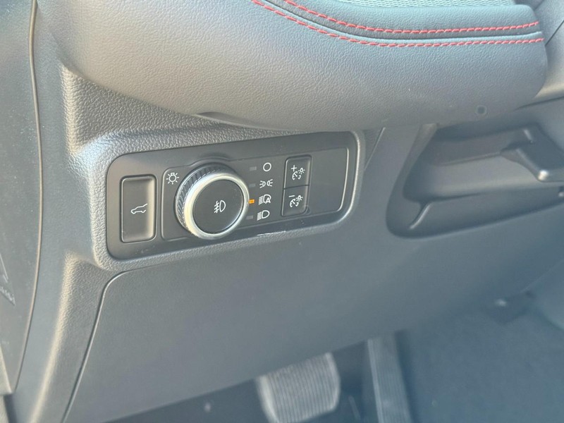Ford Explorer Vehicle Full-screen Gallery Image 18