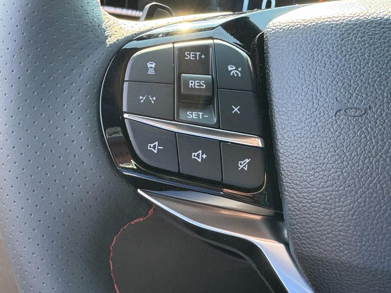 Ford Explorer Vehicle Full-screen Gallery Image 19