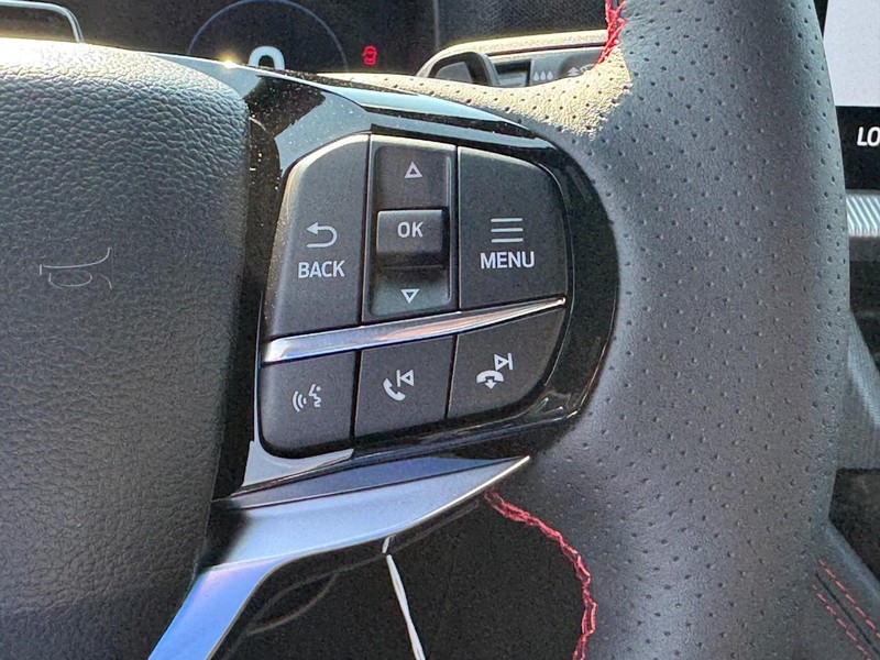 Ford Explorer Vehicle Full-screen Gallery Image 20