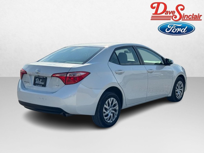 Toyota Corolla Vehicle Full-screen Gallery Image 07